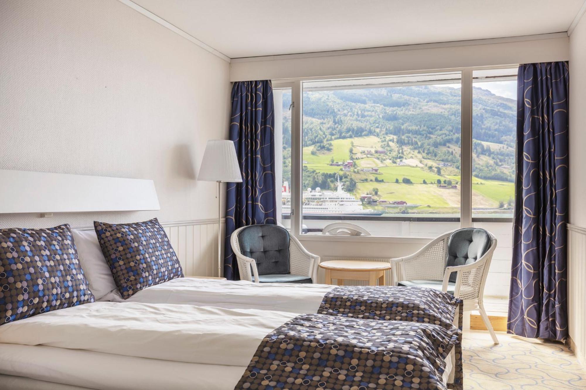 Olden Fjordhotel Esterno foto