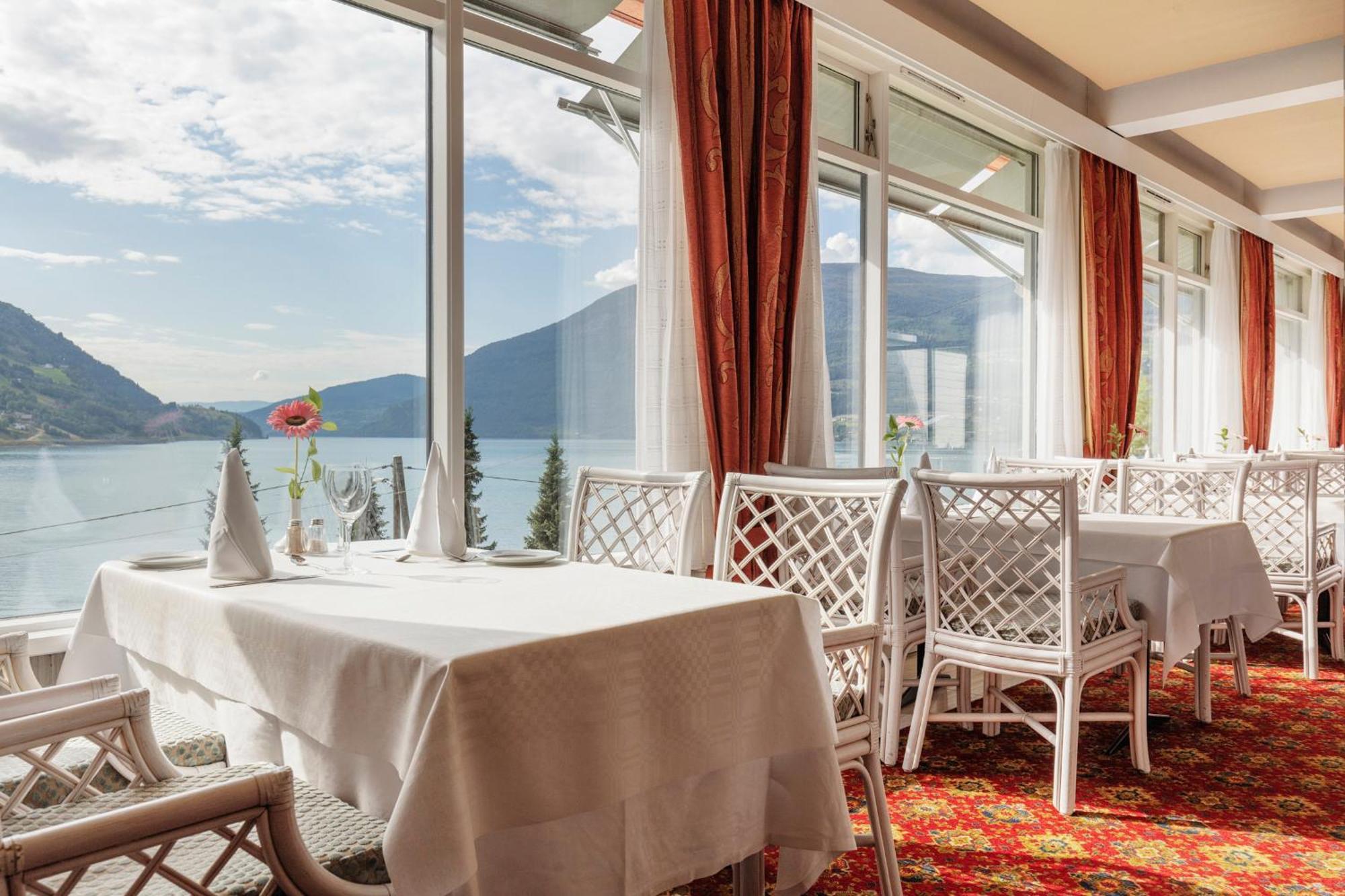Olden Fjordhotel Esterno foto