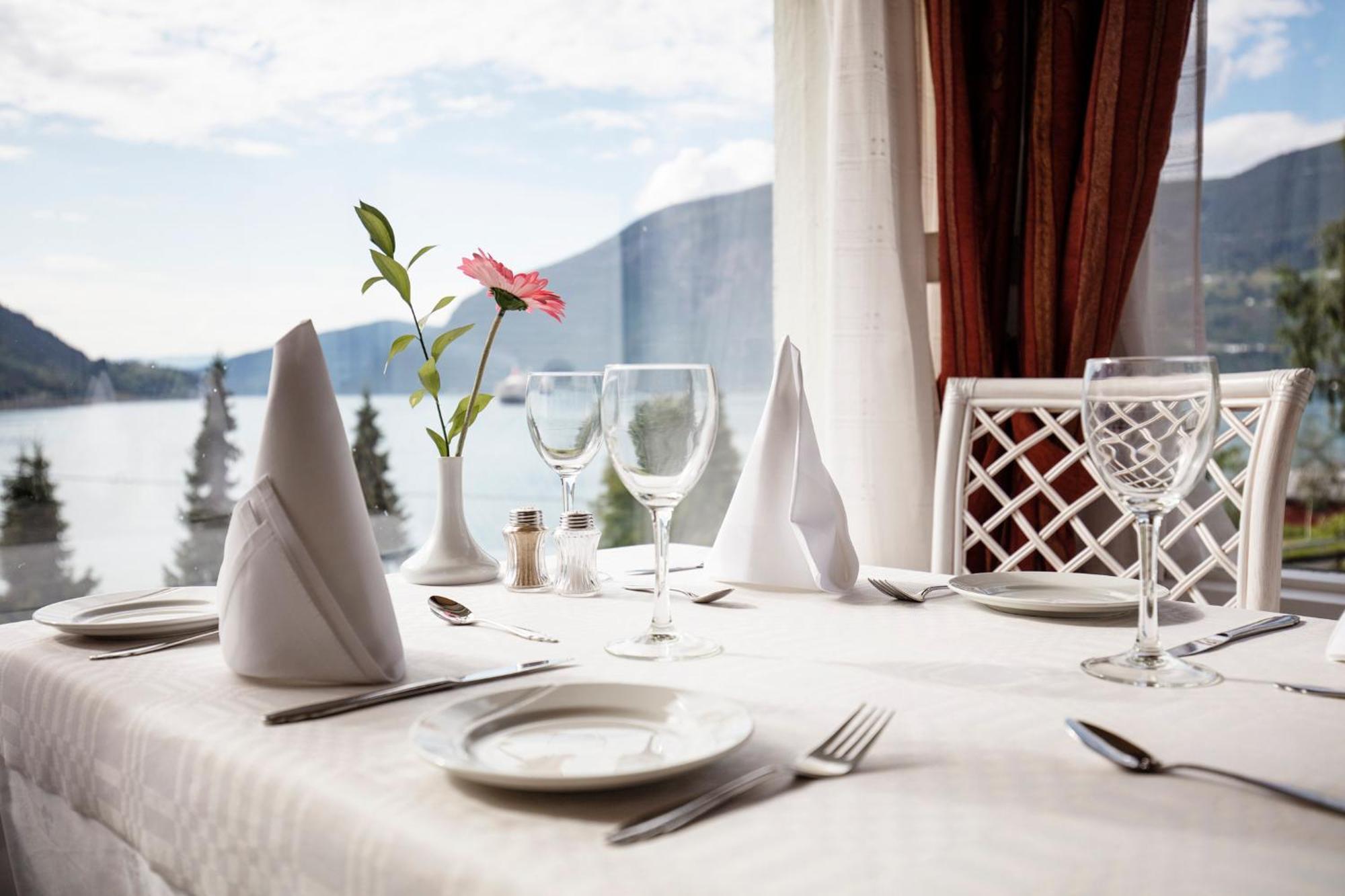 Olden Fjordhotel Esterno foto