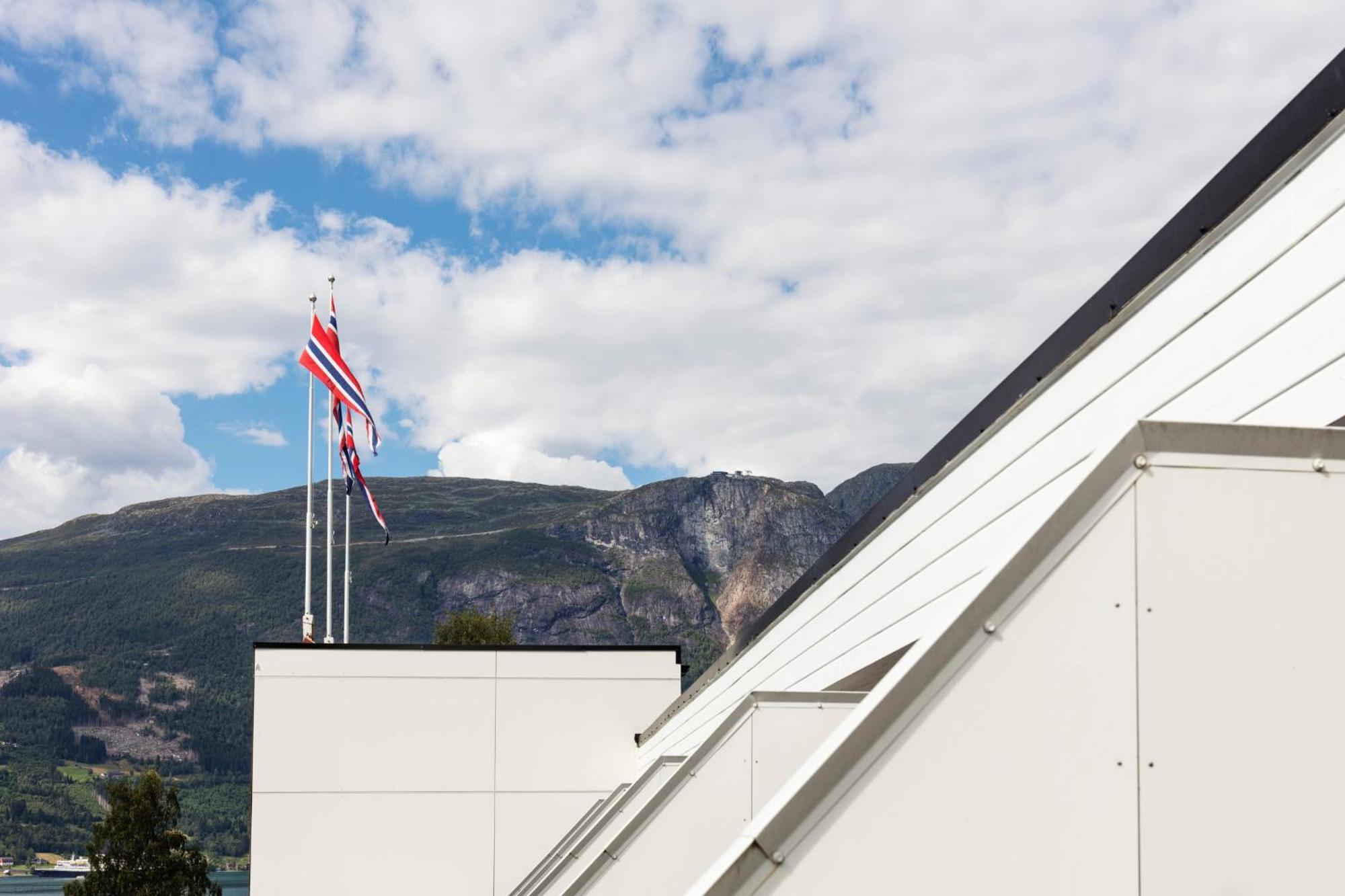 Olden Fjordhotel Esterno foto